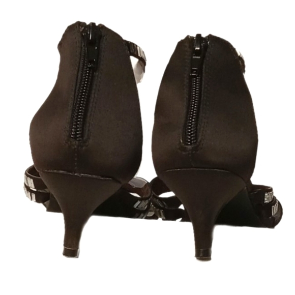 Steve Madden Sandal Black Satin Kitten Heel Back Zipper W 2.5 Embellished Flaw - Picture 2 of 6